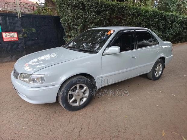 Toyota Corolla 1999 White