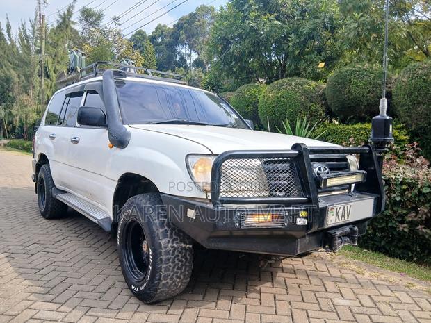 Toyota Land Cruiser 2006 White
