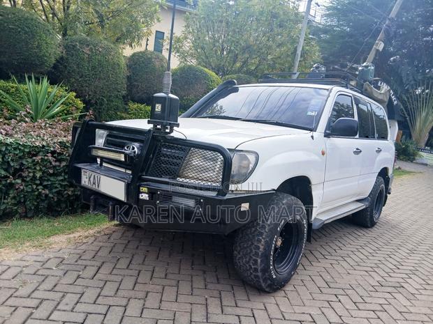 Toyota Land Cruiser 2006 White