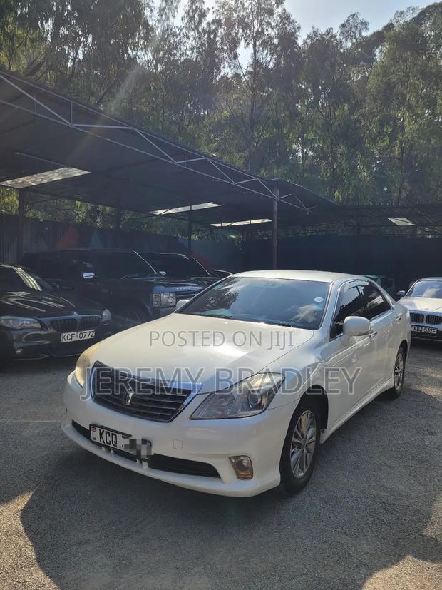 Toyota Crown 2011 Pearl