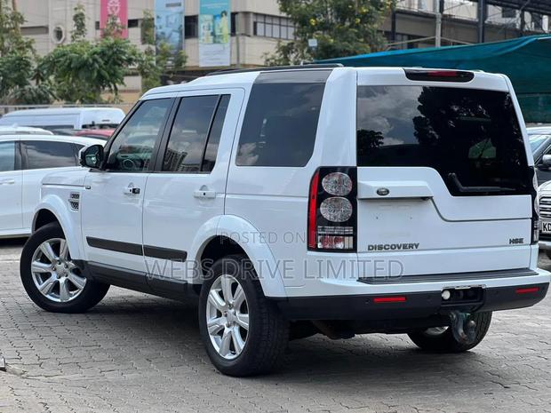 Land Rover Discovery 2014 White
