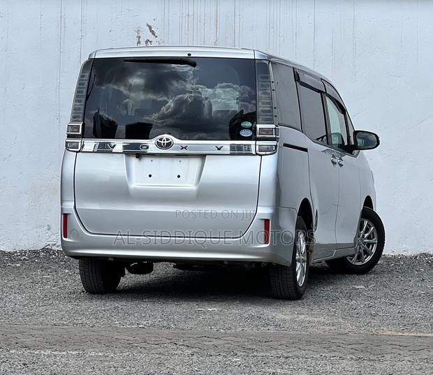 Toyota Voxy 2019 Silver