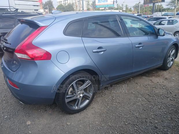 Volvo V40 2019 Purple