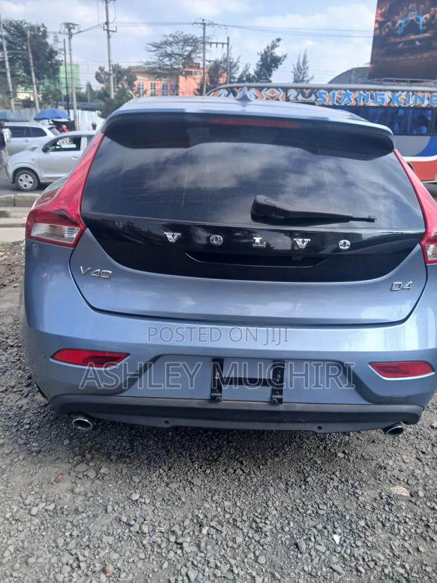 Volvo V40 2019 Purple