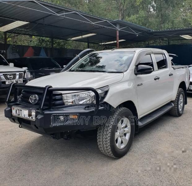 Toyota Hilux 2020 White