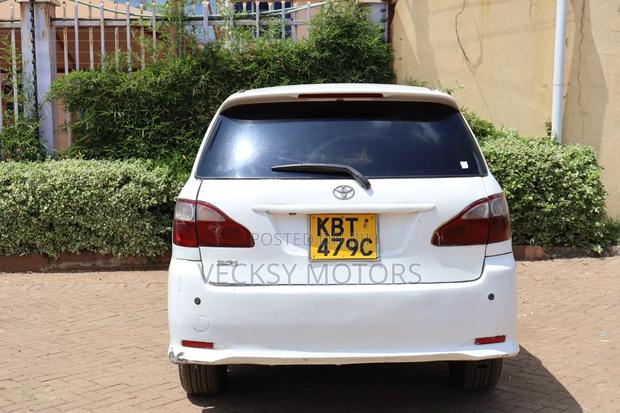 Toyota Ipsum 2005 White