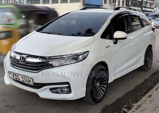Honda Fit Shuttle 1.5 Hybrid 2WD 2017 White