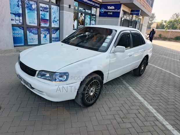 Toyota Corolla Sedan Automatic 1998 White