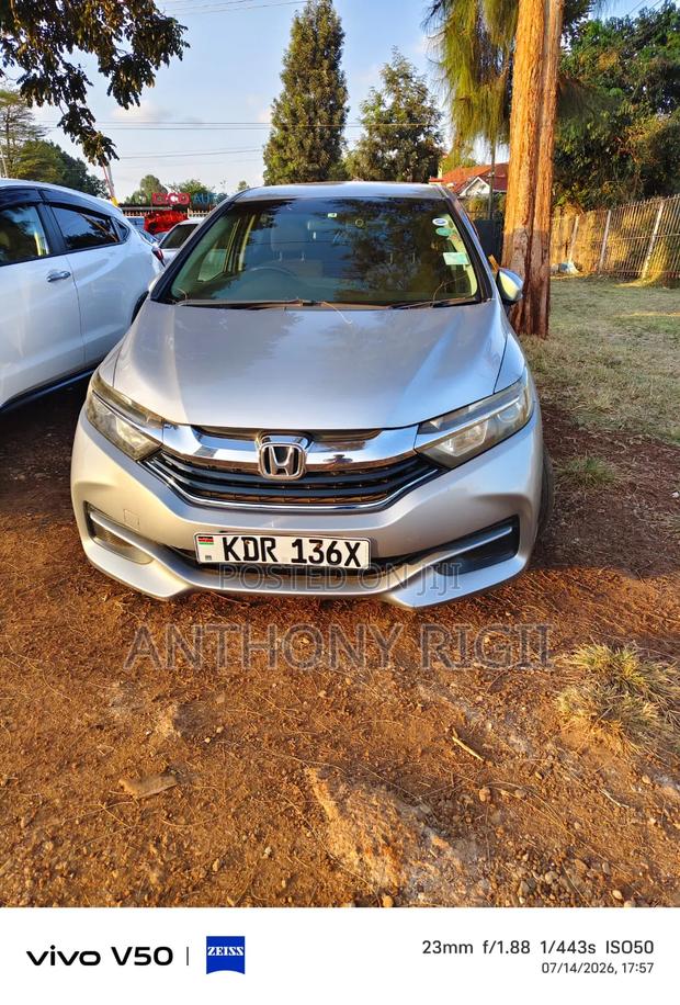 Honda Fit Shuttle 1.5 Hybrid 2WD 2016 Silver