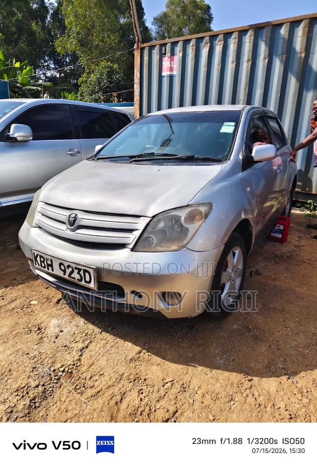 Toyota IST 2003 Silver