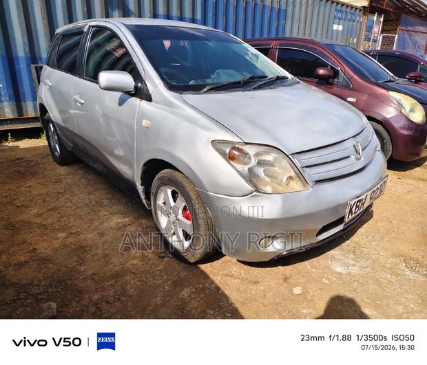Toyota IST 2003 Silver
