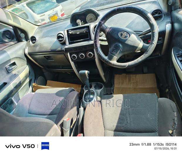 Toyota IST 2003 Silver