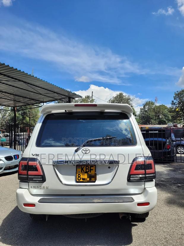 Toyota Land Cruiser 2002 White