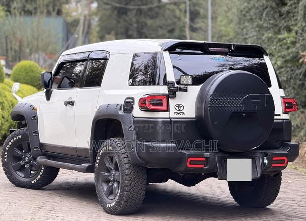 Toyota FJ Cruiser 2014 White
