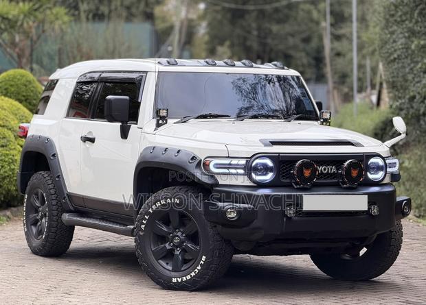 Toyota FJ Cruiser 2014 White