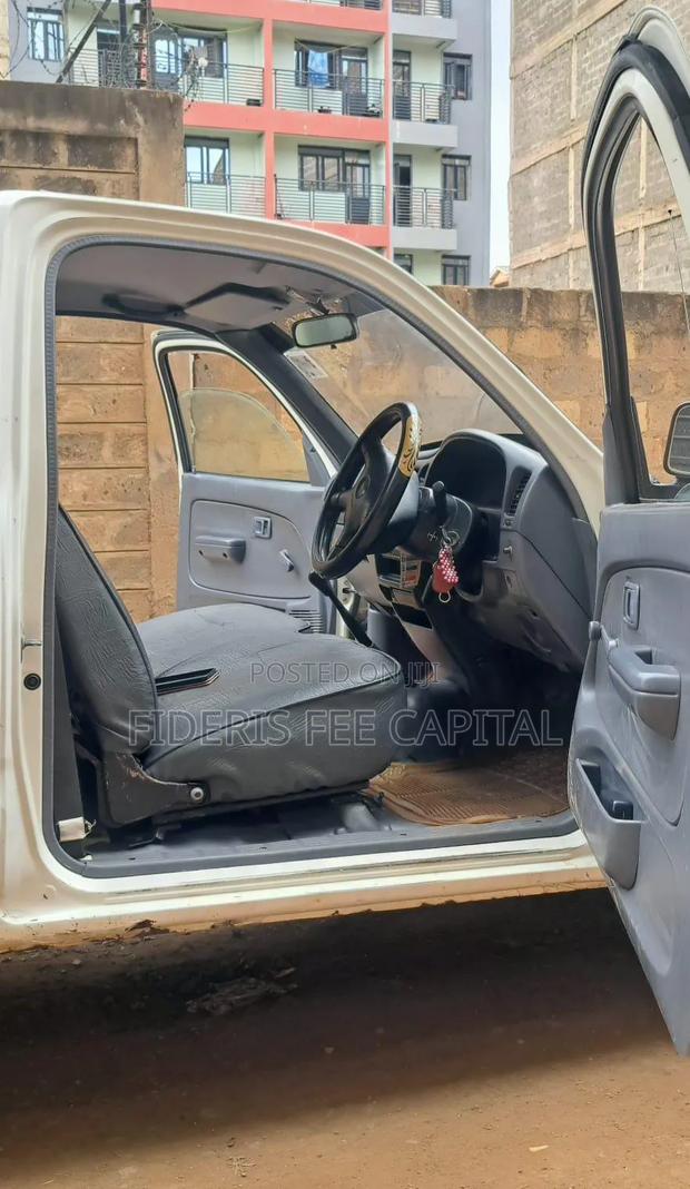 Toyota Hilux 2003 Pearl