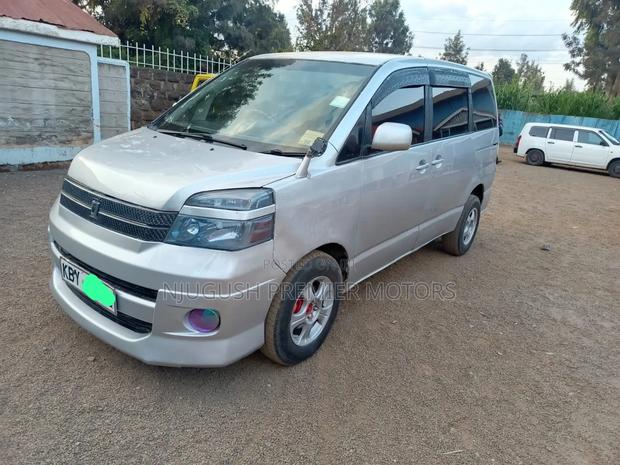 Toyota Noah 2005 Silver