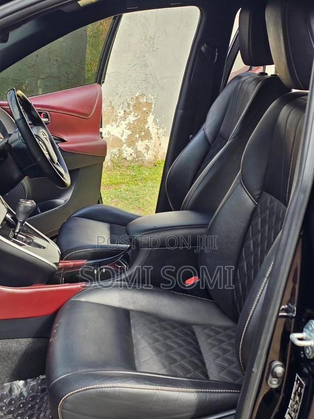 Toyota Harrier 2.0 2016 Black