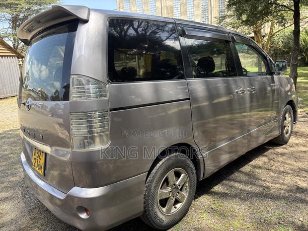 Toyota Voxy 2007 Silver