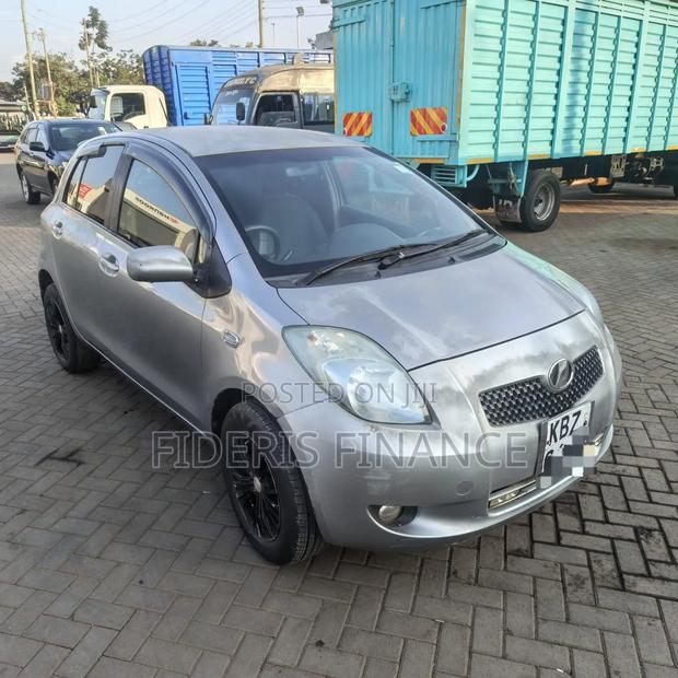 Toyota Vitz 2006 Silver