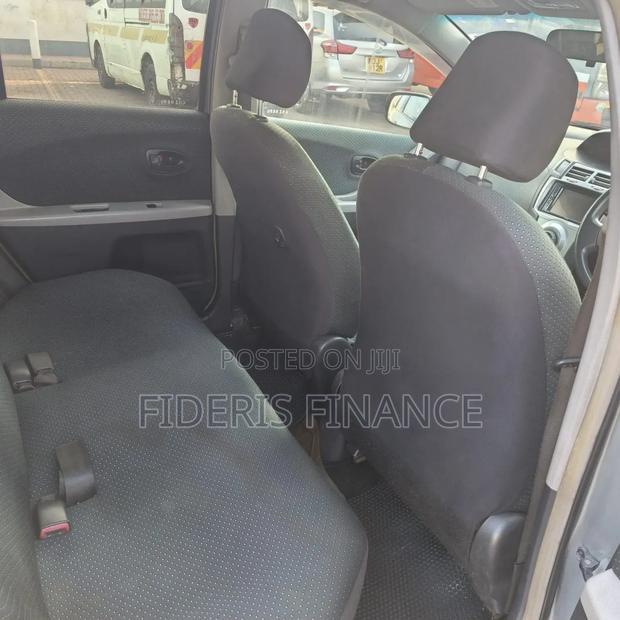 Toyota Vitz 2006 Silver