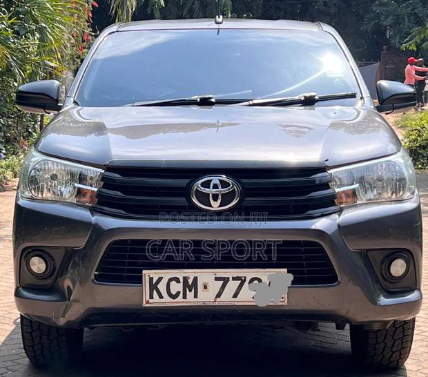 Toyota Hilux 2017 Gray