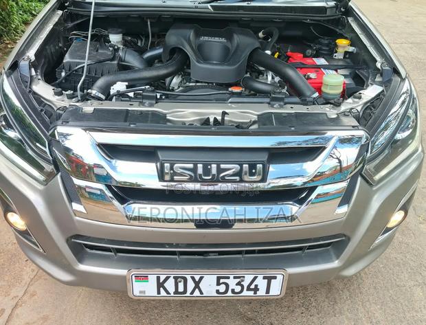 Isuzu D-MAX 2022 Brown