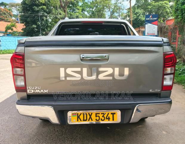 Isuzu D-MAX 2022 Brown