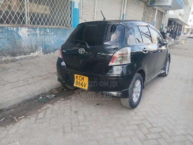 Toyota Vitz 2010 Black
