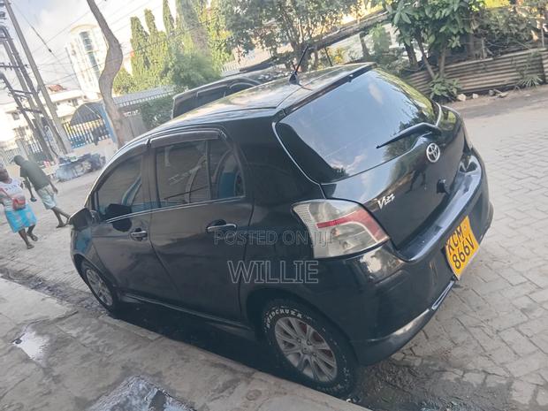 Toyota Vitz 2010 Black