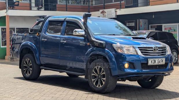 Toyota Hilux 2014 Blue