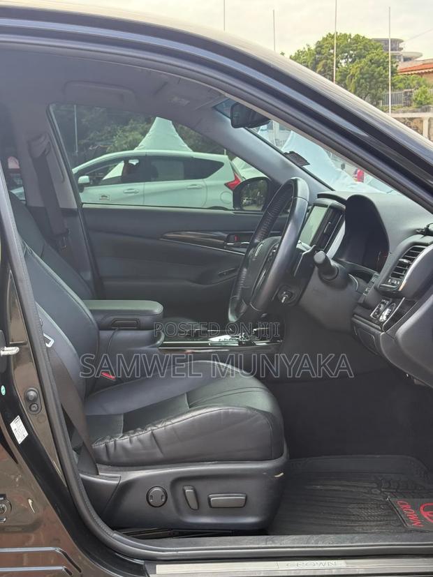 Toyota Crown Majesta 2018 Black