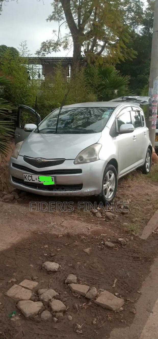 Toyota Ractis 2010 Silver
