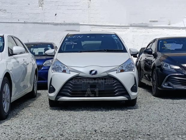 Toyota Vitz 2019 Off white