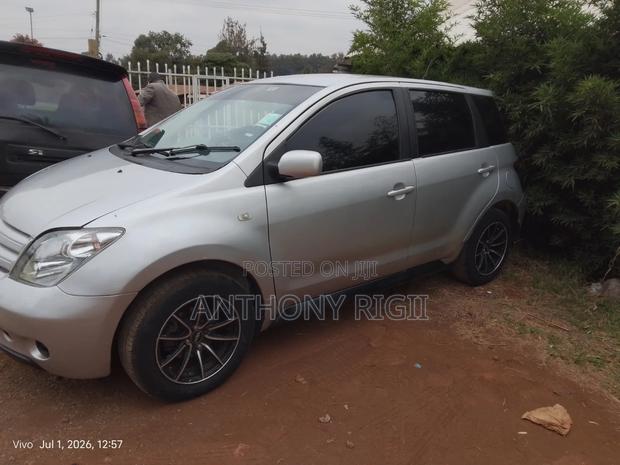 Toyota IST 2005 Silver