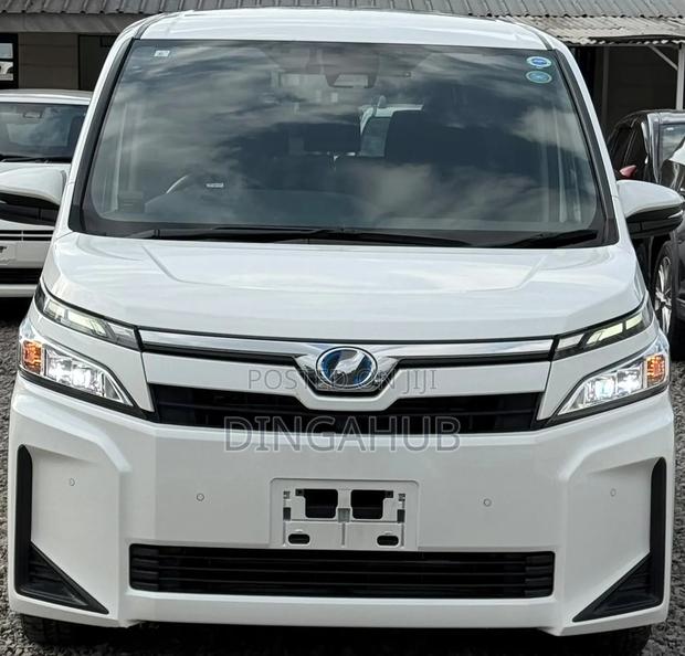 Toyota Voxy Hybrid V 2WD 7-Seater 2019 White