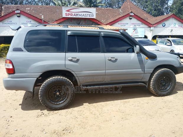 Toyota Land Cruiser 2005 Gray