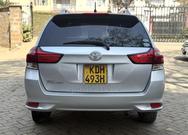 Toyota Corolla Fielder 2015 Silver