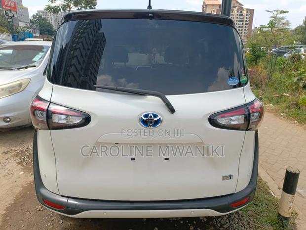 Toyota Sienta 2020 Beige