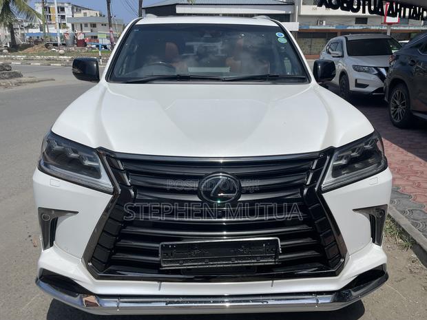 Lexus LX 570 AWD 2019 White