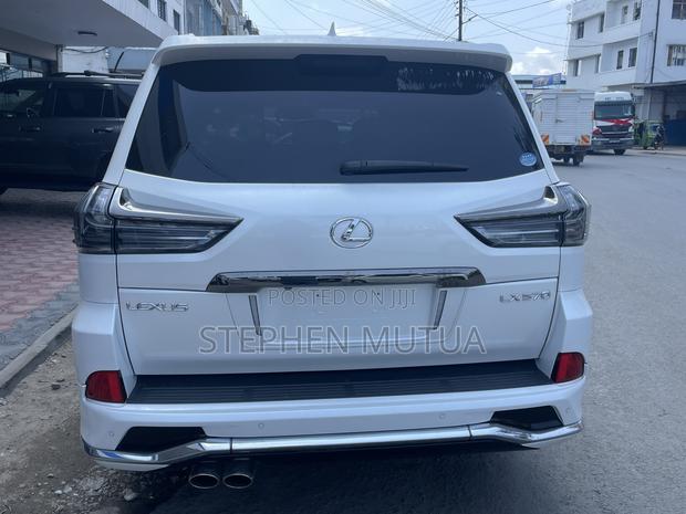 Lexus LX 570 AWD 2019 White