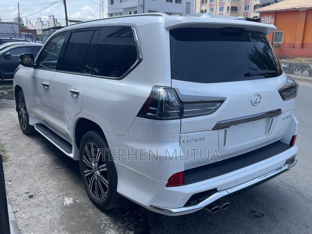 Lexus LX 570 AWD 2019 White