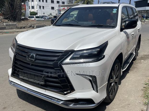 Lexus LX 570 AWD 2019 White