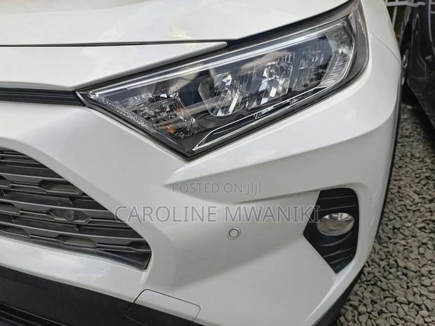 Toyota RAV4 2019 White