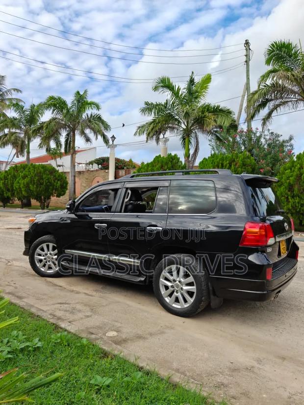 Toyota Land Cruiser 2012 Black