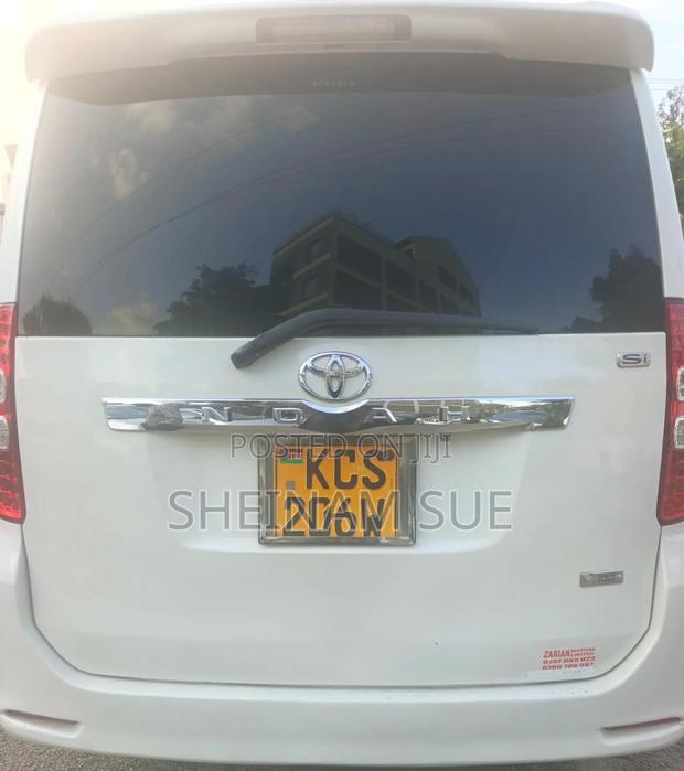Toyota Noah 2012 White