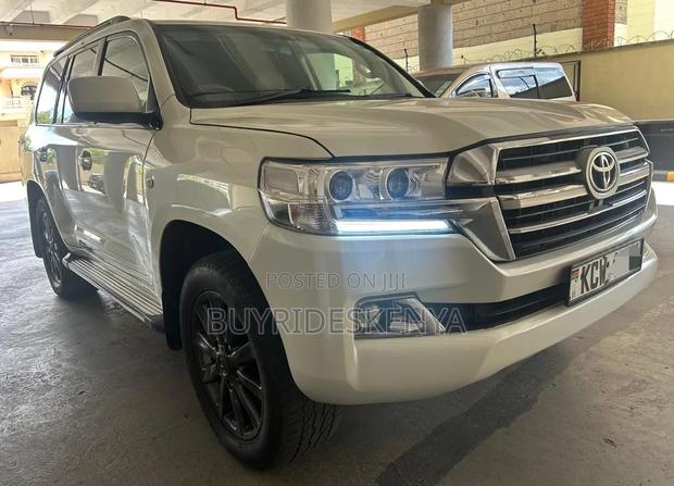 Toyota Land Cruiser 2012 White
