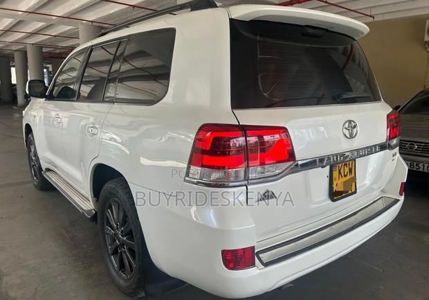 Toyota Land Cruiser 2012 White