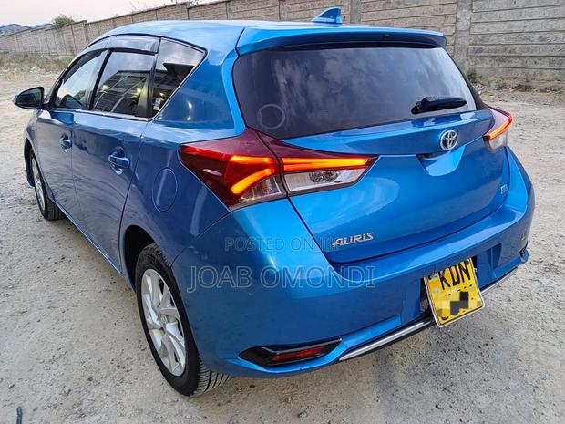 Toyota Auris 2016 Blue
