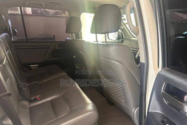 Toyota Land Cruiser 2012 White